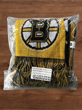 NHL Boston Bruins Stanley Cup 2011 Yellow Black White Knit Scarf